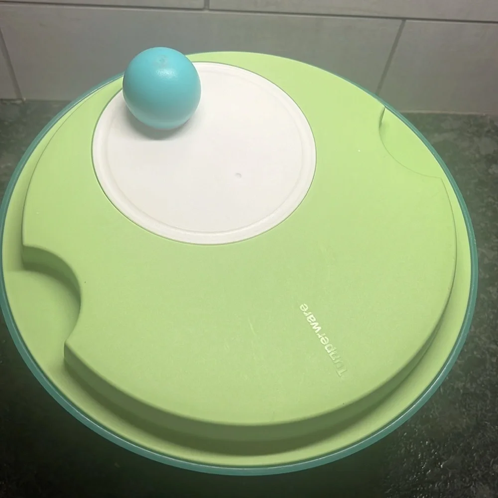 Tupperware salad spinner